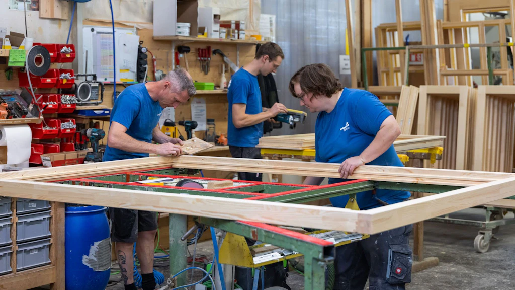 Wenger Fenster und seine Mitarbeiter bei der Arbeit
