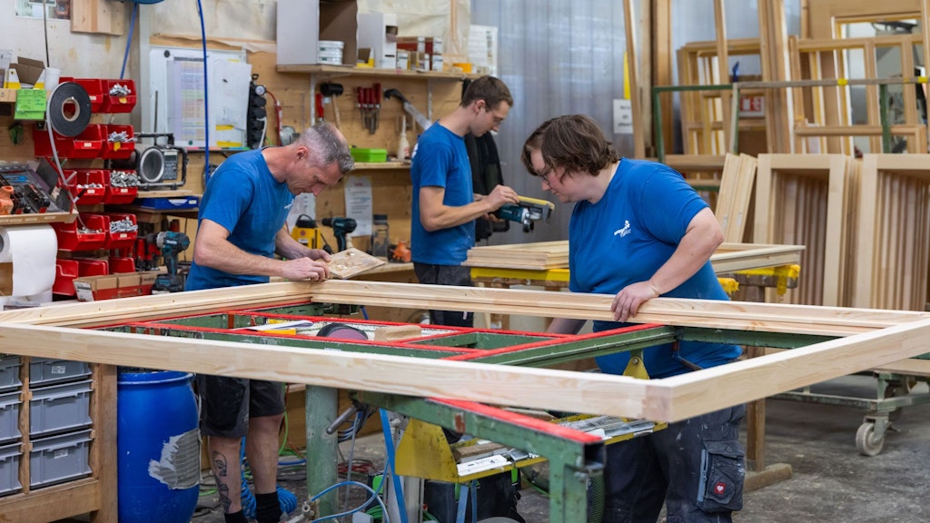 Wenger Fenster und seine Mitarbeiter bei der Arbeit