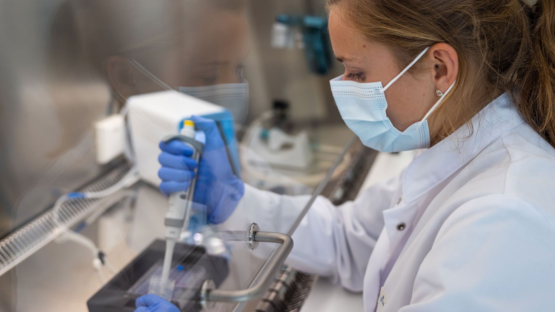 AlveoliX bietet In-vitro-Lösungen auf der Grundlage von Organ-on-a-Chip-Technologien an, die darauf abzielen, die präklinische Entscheidungsfindung zu verbessern und so die Kosten für die Arzneimittelentwicklung zu senken.