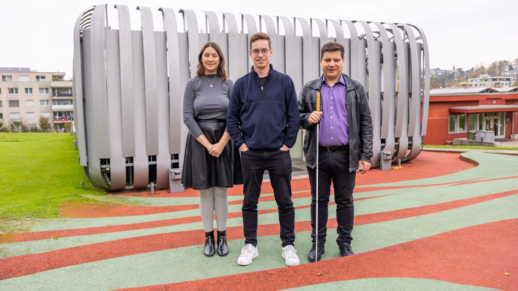 Noémie Moulin, coordinatrice de projet de l’Innovation Booster Technology and Special Needs, Silvan Roth, chercheur et designer et Luciano Butera, responsable du service Technologie et Innovation à la Fédération suisse des aveugles et malvoyants
