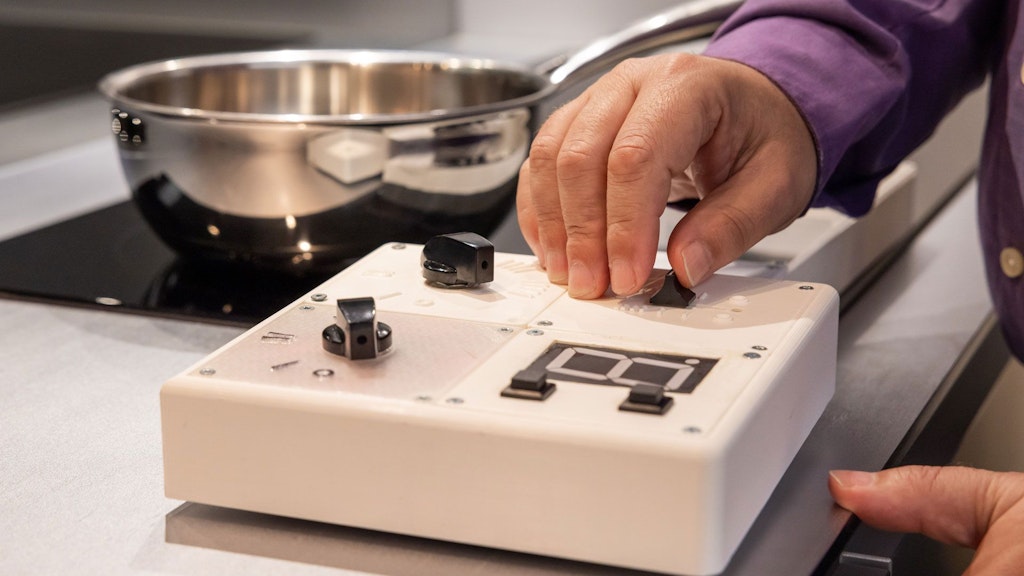 Grâce à la collaboration de différents acteurs, un modèle a été créé pour faciliter l’utilisation des plans de cuisson modernes par les personnes malvoyantes.